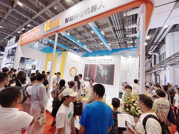 小麗養老機器人綻放健康與溫情陪伴——來自世界機器人大會報道